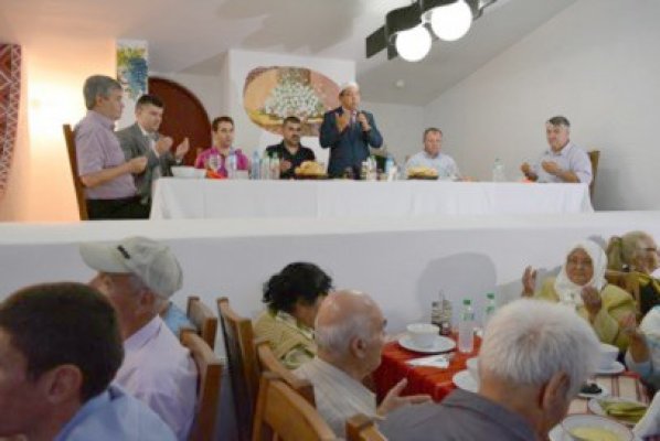 600 de musulmani, la cina de iftar organizată de UDTTMR